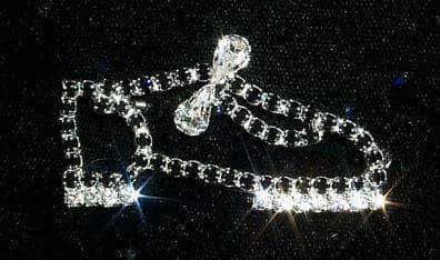 A close up of a chain with diamonds on it